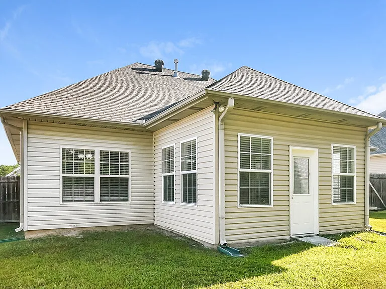 600 Waterford Ln — Photo 16