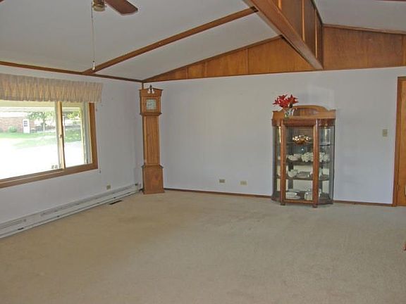 3rd image of 610 Jackson Ave
