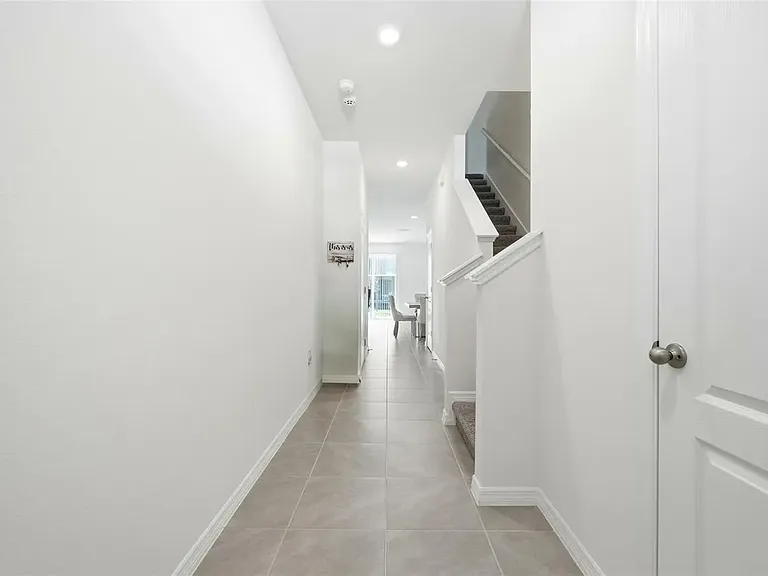 1503 Isleta Loop — Photo 13