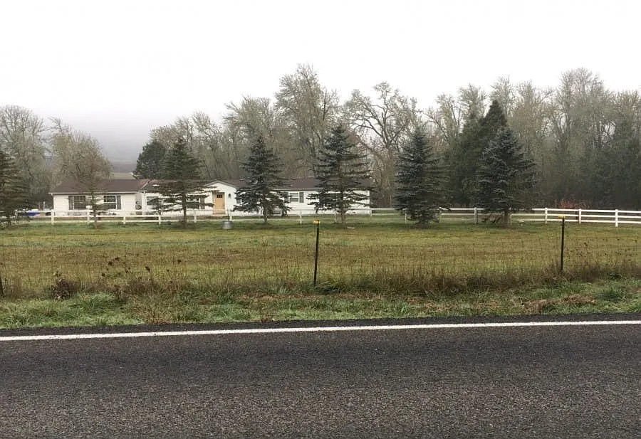 1015 Perrydale Rd photo 1