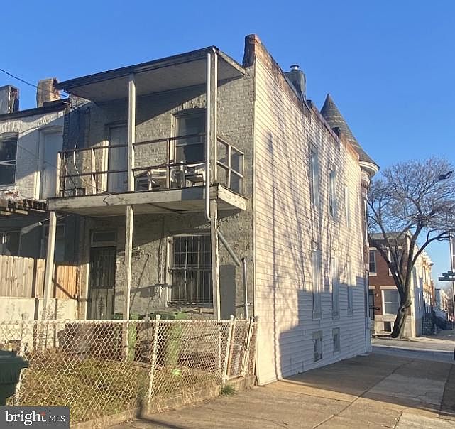 2nd image of 1122 Whitelock St
