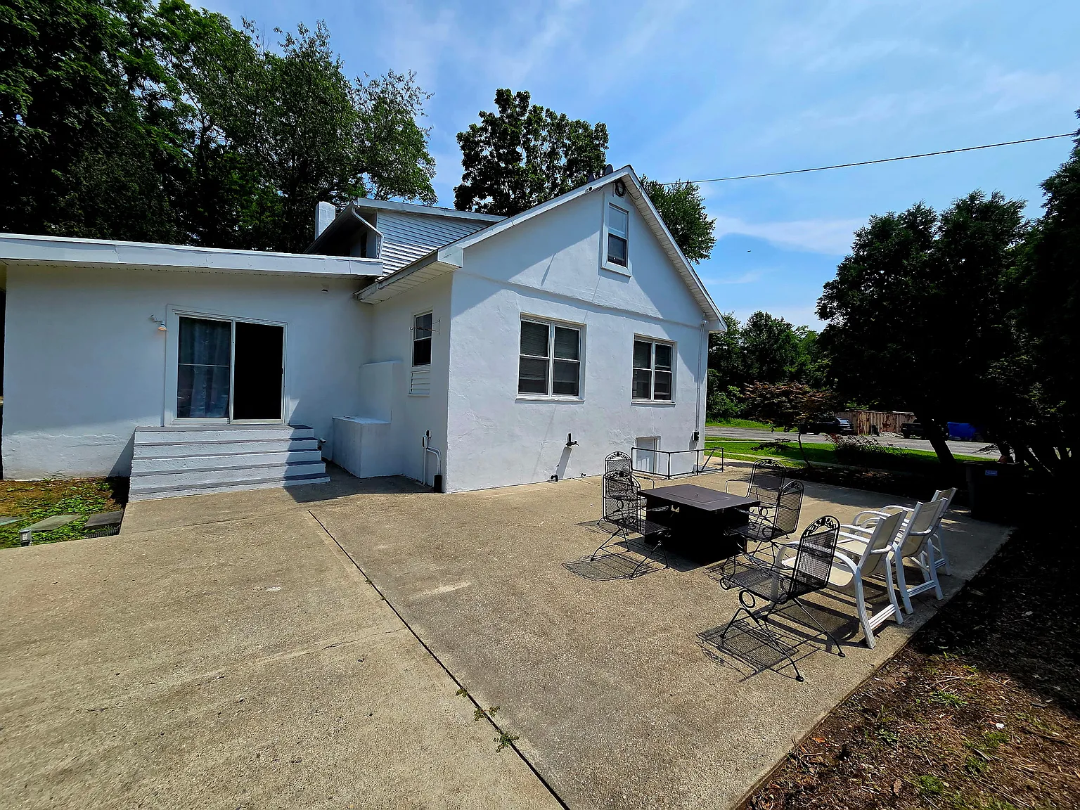 3 bed, 2500 sqft, $3,950 — Photo 4