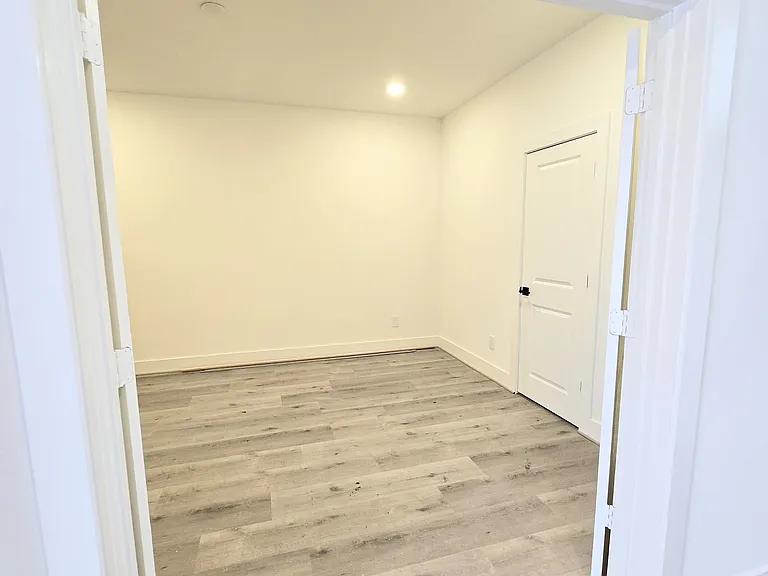 2706 Nagle St — Photo 23