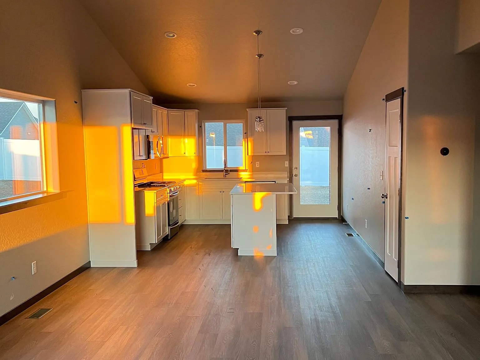 12955 Cavanaugh Dr — Photo 4