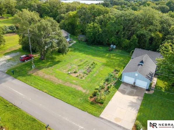 1916 Beaver Lake Blvd, Plattsmouth, NE 68048