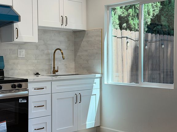2nd image of 427 S Hidalgo Ave