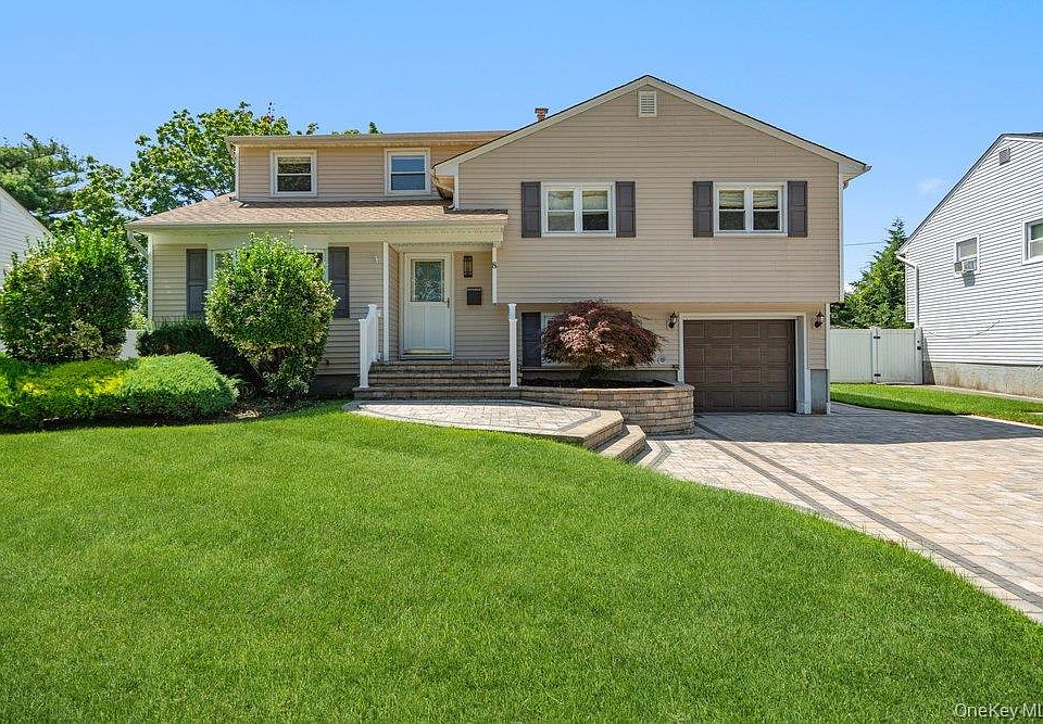 1st image of 8 Radnor Ct
