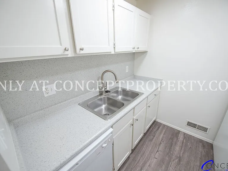 Foothill Terrace — Photo 201