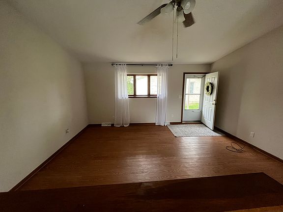 4th image of 132 Meadows Cir #132