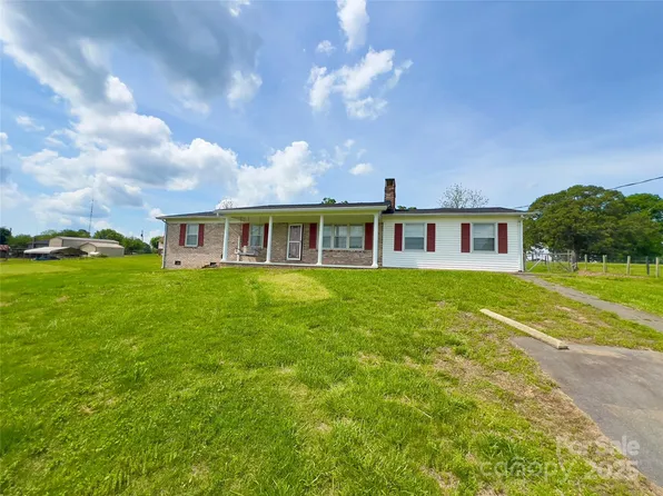 2025 Baton School Rd, Lenoir, NC 28645