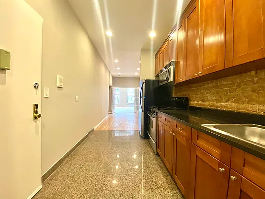 Rented by Astoria Realty | media 11