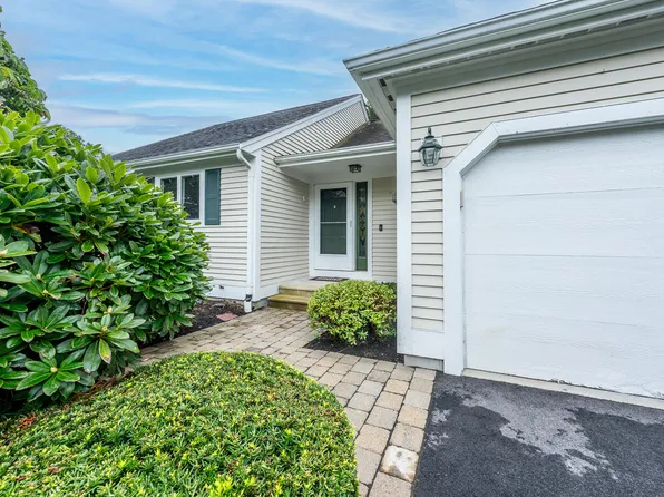 9 Par Three Court, Mashpee, MA 02649