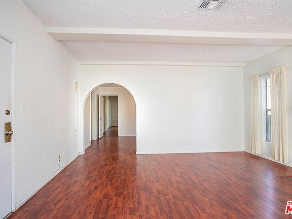 3rd image of 731 W 109th St
