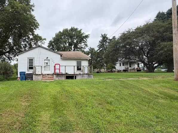 105 W Lincoln Ave, Arlington, IL 61312