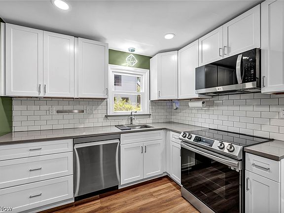 3rd image of 1412 Henning Dr