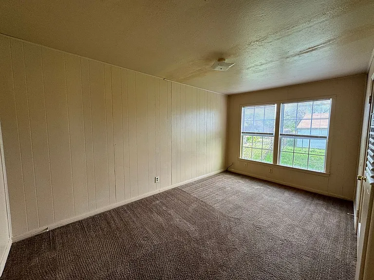 722 Sutton Dr — Photo 15