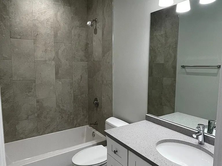 5522 W Higgins Ave #2E — Photo 1