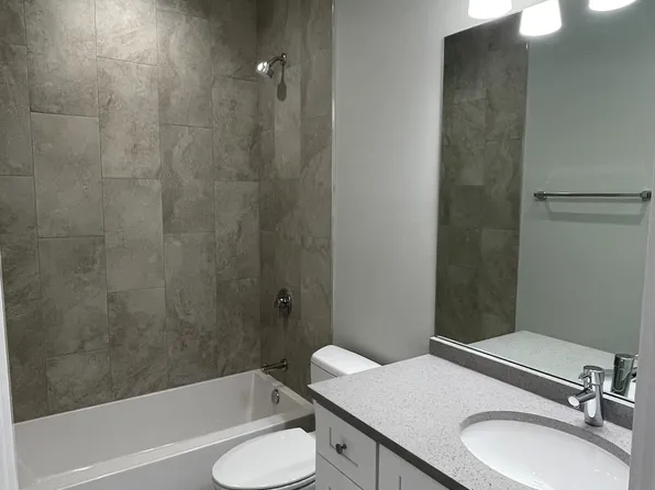 5522 W Higgins Ave #2E, Chicago, IL 60630