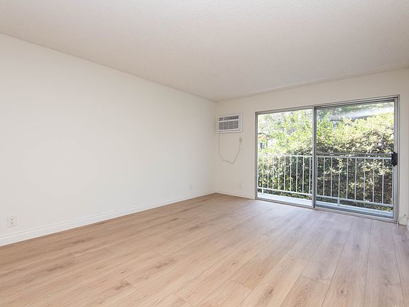 5th image of 12760 Caswell Ave #100