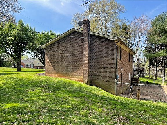 5th image of 209 Lynnewood Dr