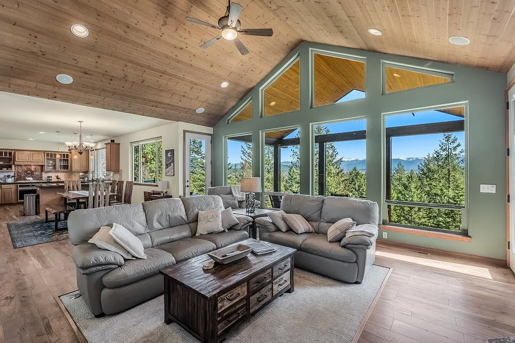 4 bed, 4.5 bath, 4075 sqft, $5,000 — Photo 1