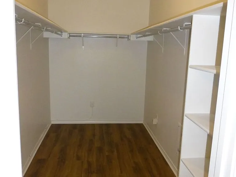 1726 E Mesa Park Cv — Photo 9