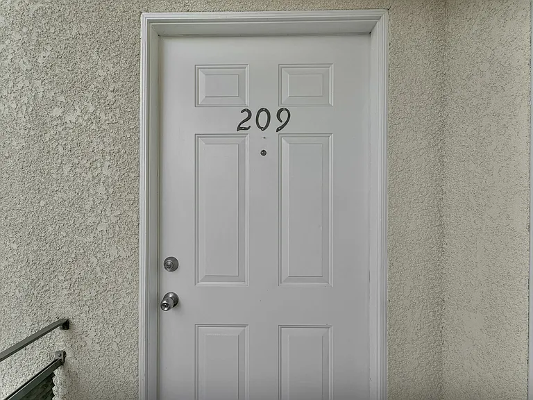 4320 Mammoth Ave #209 — Photo 12