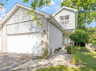 504 N Reef Rd, Lockport, IL 60441