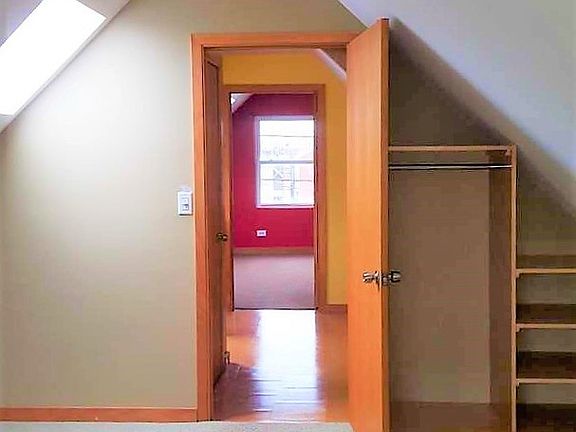 5th image of 2819 N Maplewood Ave