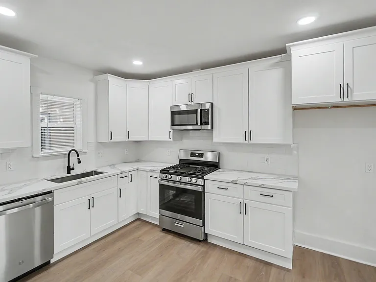 977 W Wayne St — Photo 12