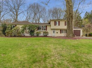 6 Elm Ct, Middletown, NJ 07748