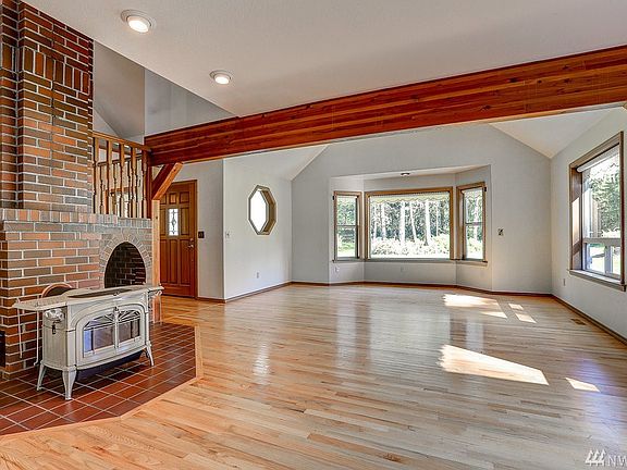 5th image of 4817 Foxtrail Dr NE