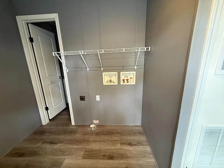 Laundry/Hall