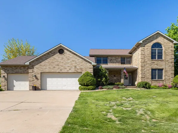 2877 Castle Woods Ln, Dubuque, IA 52001