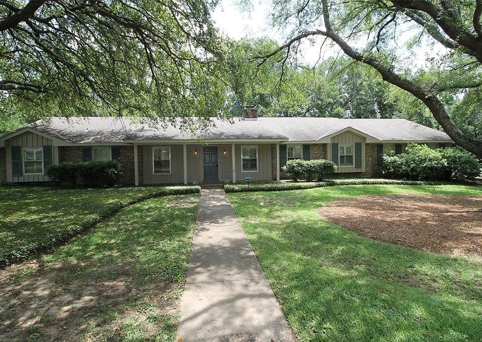 2nd image of 2409 Belcher Dr