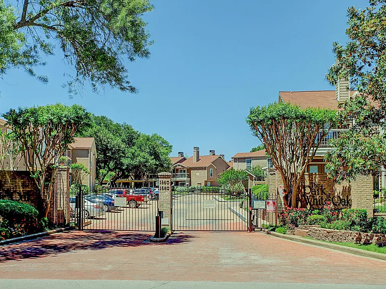 Cozy gated community right off a bike trail.