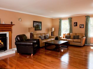14 Massachusetts Dr, Newburgh, NY 12550
