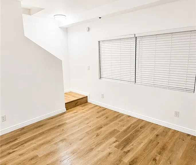 7900 Woodman Ave #105 — Photo 25