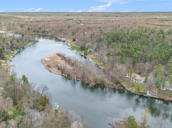 1885 Timber Trail Dr SE, Ada, MI 49301