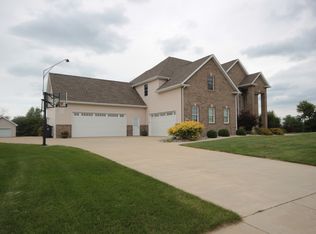 1200 Talon Ln, Forsyth, IL 62535