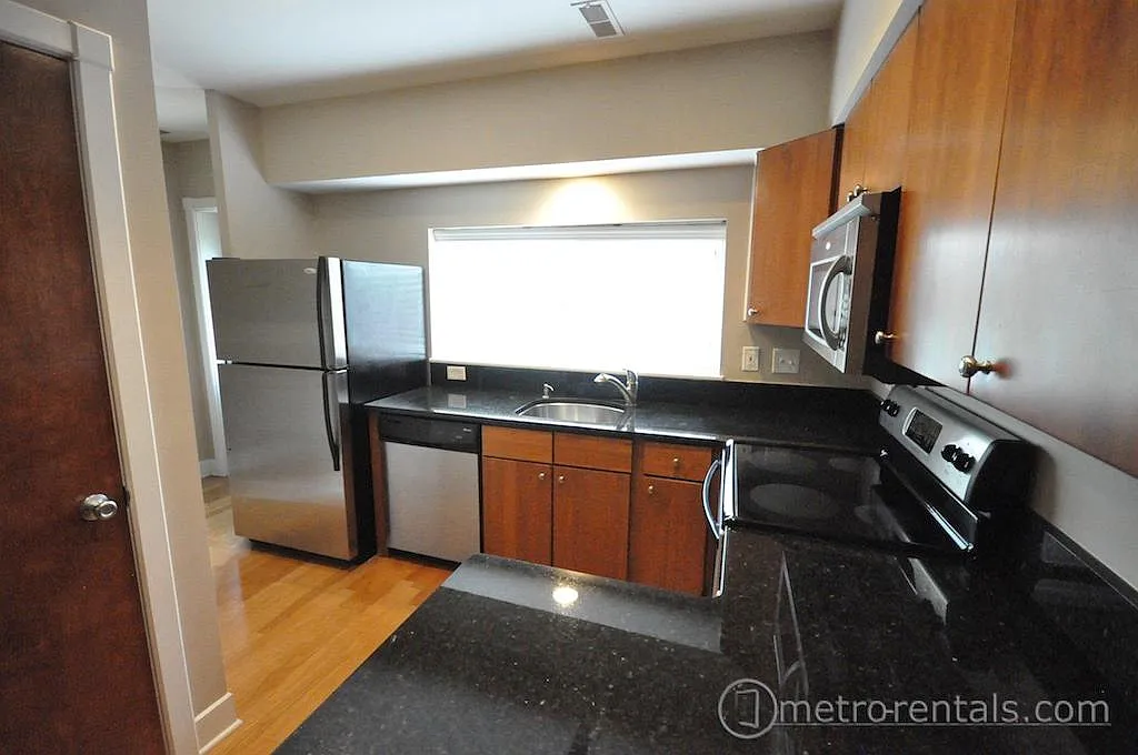 1 bed, 1.5 bath, 832 sqft, $1,500 — Photo 2
