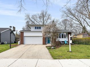 1803 E Basswood Ln, Mount Prospect, IL
