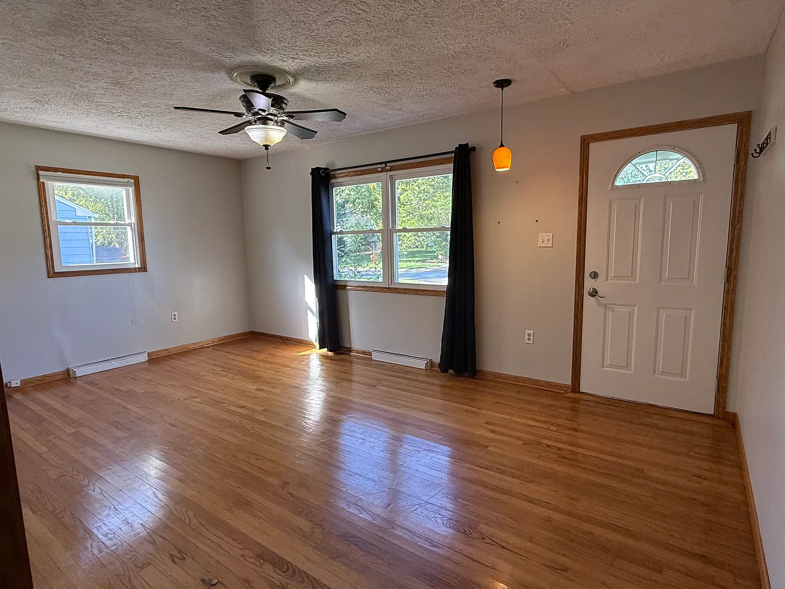 2 bed, 1200 sqft, $2,100 — Photo 2