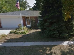 2208 Crescent Dr, Cedar Falls, IA 50613