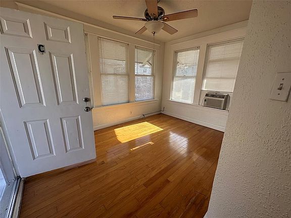2nd image of 1601 Francis St APT C