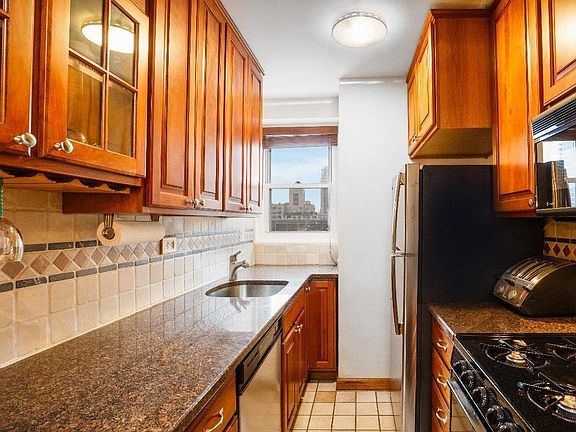 5th image of 1461 1st Ave #15A