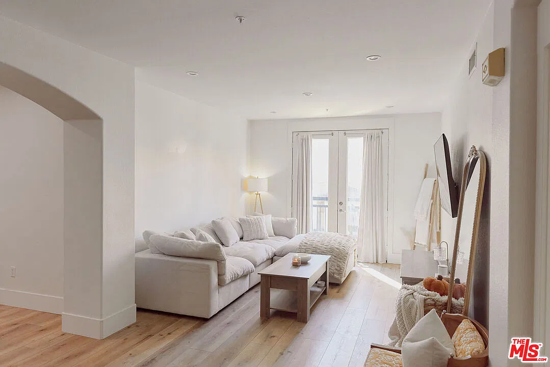 1 bed, 1.0 bath, 900 sqft, $2,750 — Photo 1
