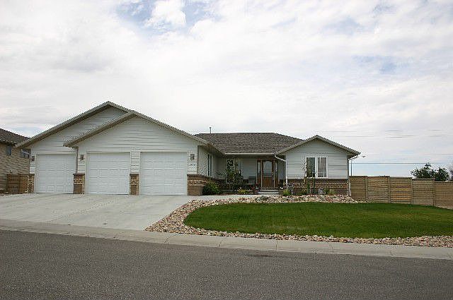 Front facing East. Rear Facing West with Mountain Views