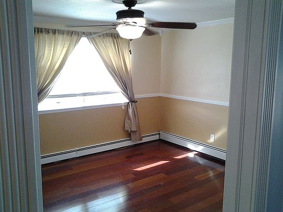 5th image of 105 Cotton Ln