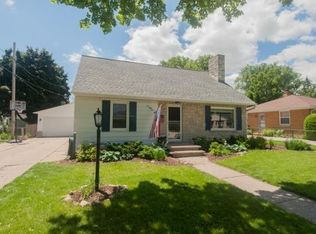 1051 Roscoe St, Green Bay, WI 54304